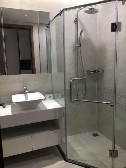 Two bedrooms apartment for rent in Vinhome Metropolis, Lieu Giai street, Ba Dinh district, Ha Noi.